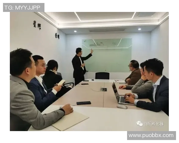 成都羽毛球队个人能力引发热议球员表现与团队合作的深度探讨 成都羽毛球队个人能力引发热议球员表现与团队合作的深度探讨